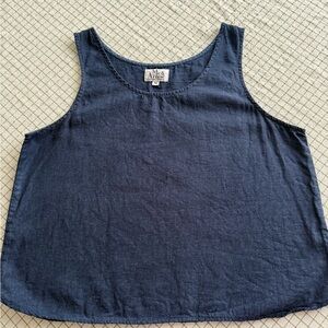 Me & Arrow 🔷 navy tank size medium